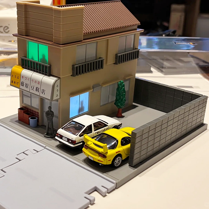 Takara Tomy Tomica Initial D T - Model Kit Ae86 recensione e prezzo