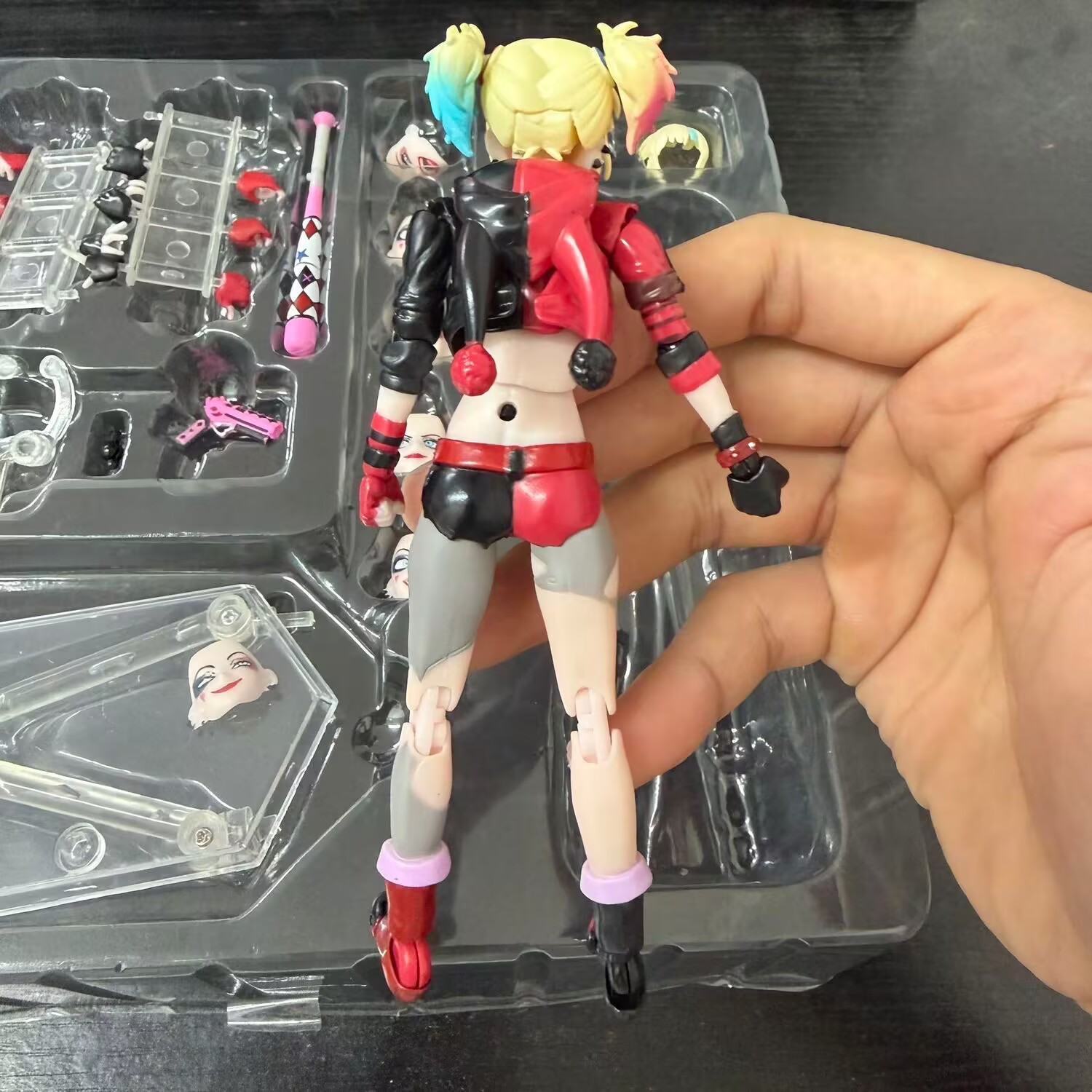 Disponibile Revoltech Harley Q - Model Kit Harley Quinn recensione e prezzo