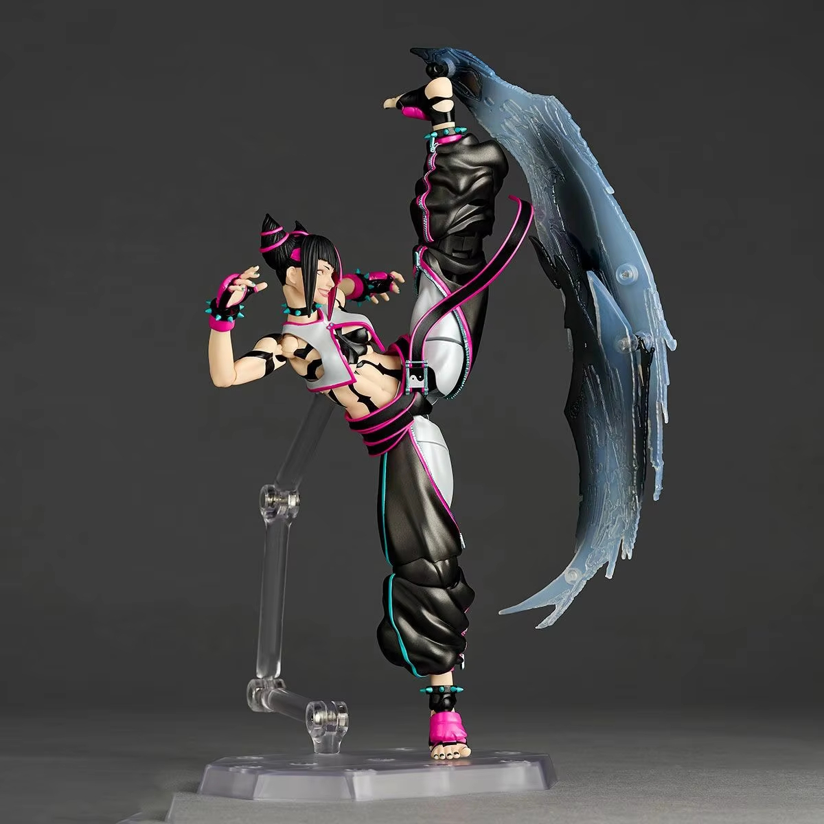 100% Originale Kaiyodo Amazing - Model Kit Harley Quinn recensione e prezzo