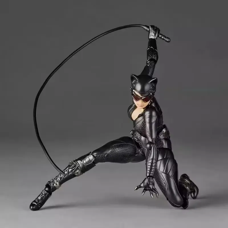 Figurina Modello Revoltech Cat - Model Kit Harley Quinn recensione e prezzo