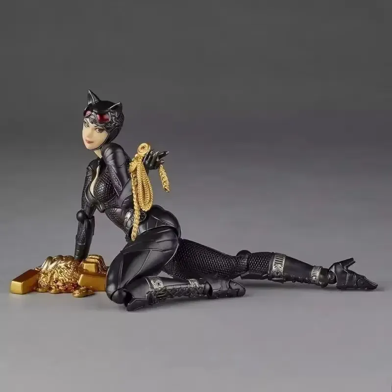 Figurina Modello Revoltech Cat - Model Kit Harley Quinn recensione e prezzo